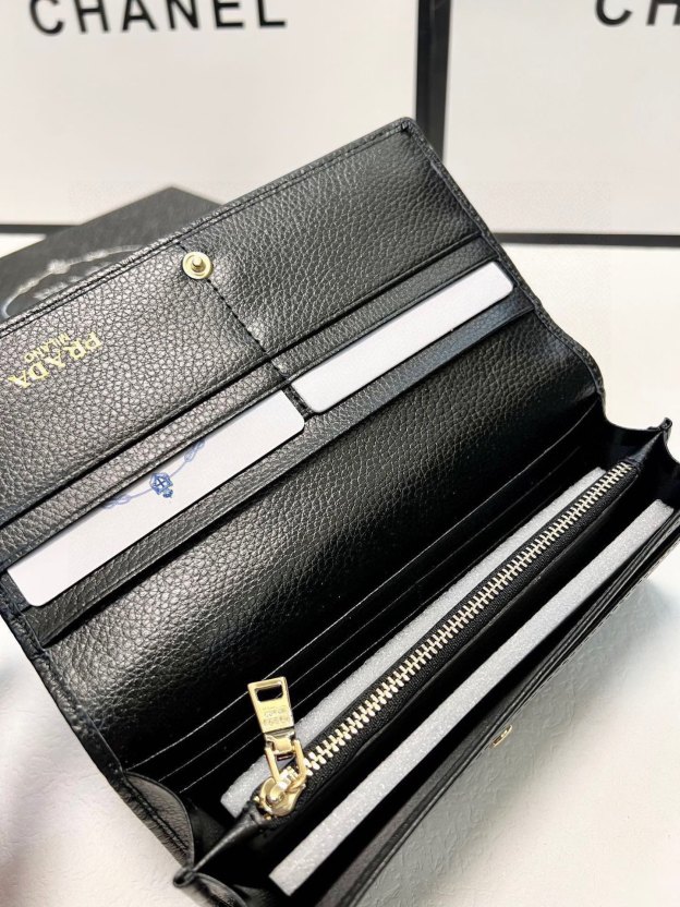 プラダ(Prada) レディース財布 2色