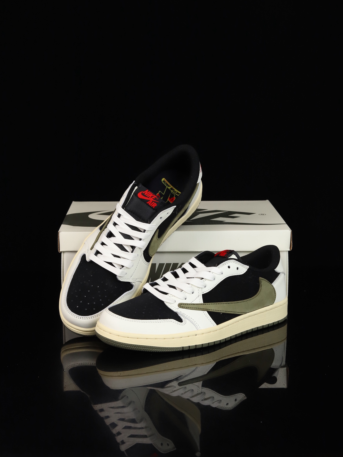 【日本未発売モデル】Nike Air Jordan 1 Low x Travis Scott Reverse Swoosh スニーカー
