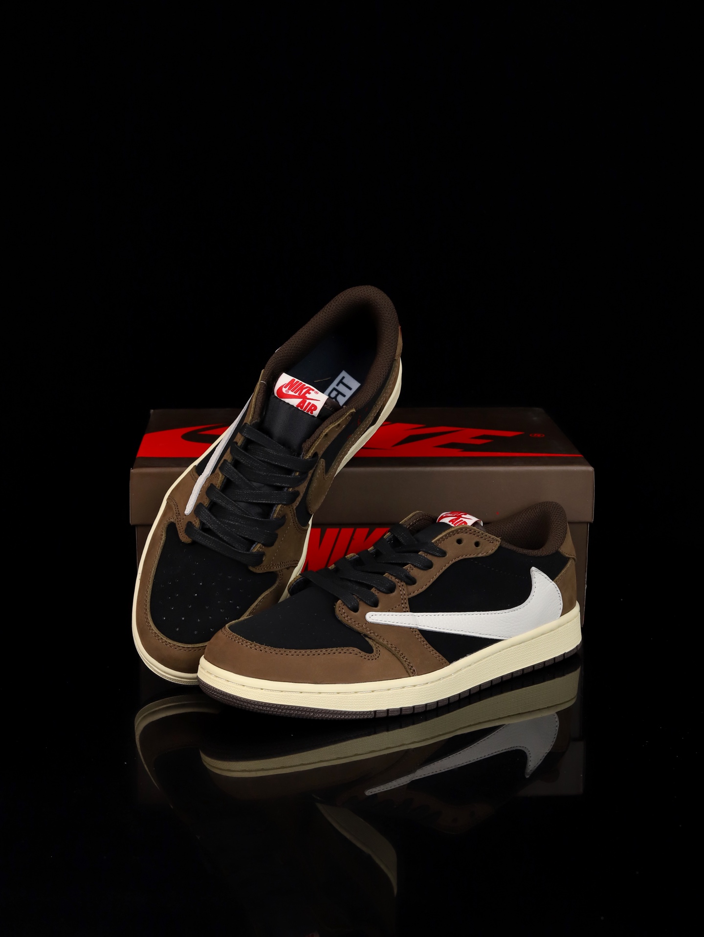 「コラボモデル」Travis ScottxNike Air Jordan 1 Low  スニーカー