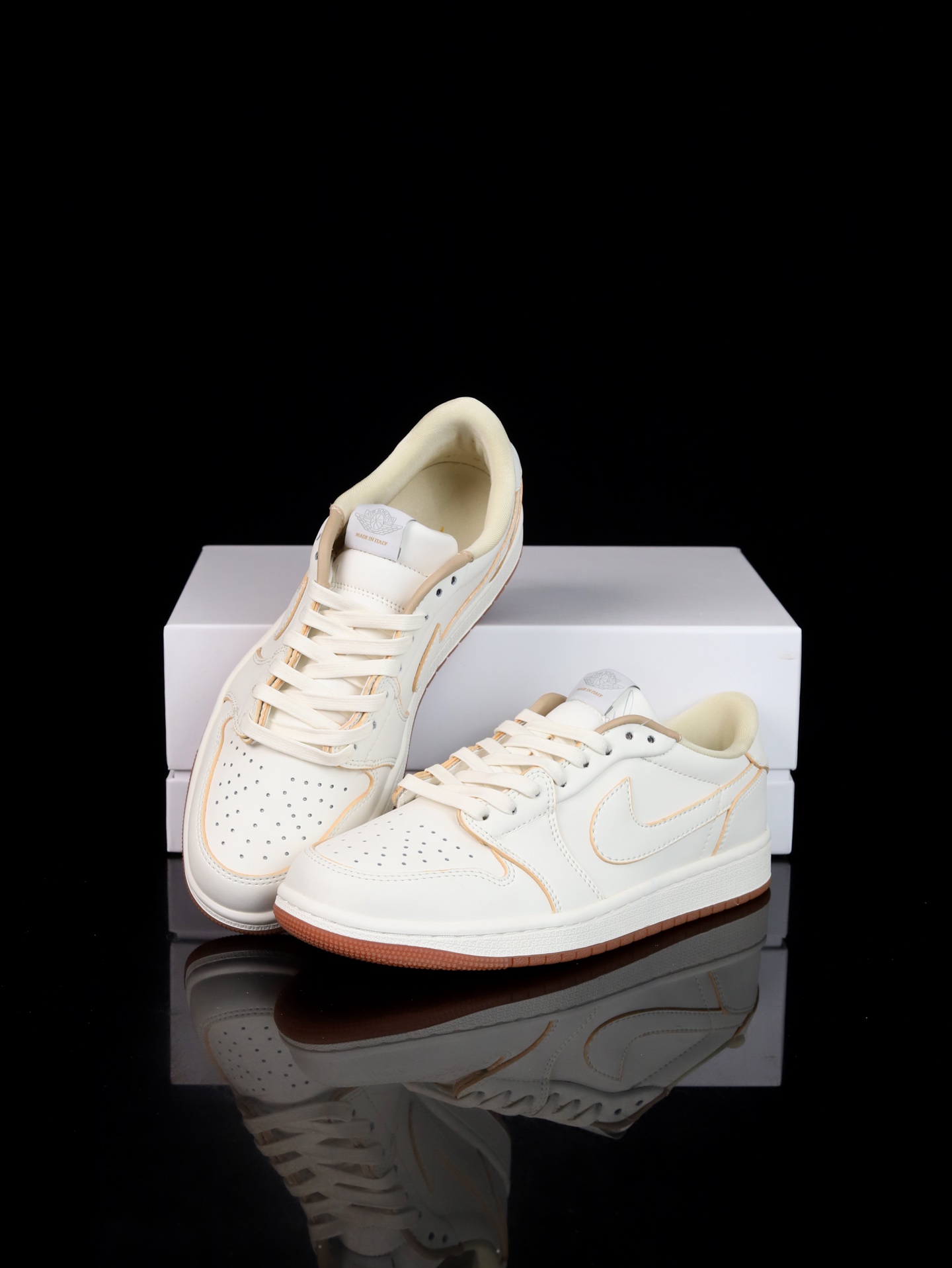 【日本未発売モデル】Nike Air Jordan 1 Low x Travis Scott スニーカー