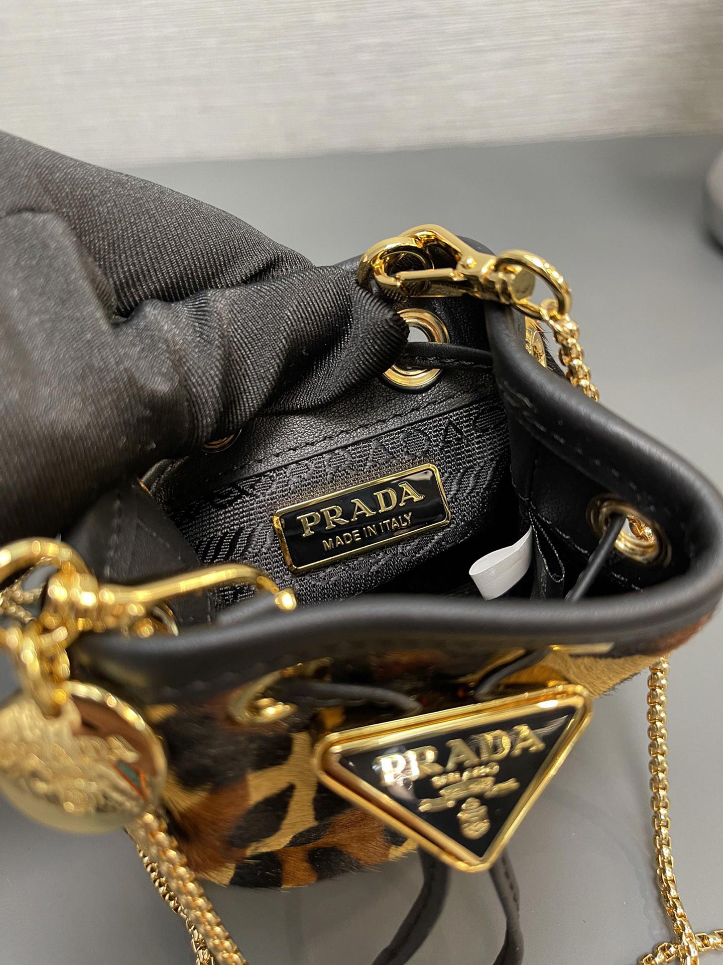 プラダ「Prada」レオパードプリント ボトルバッグ  ミニバッグ