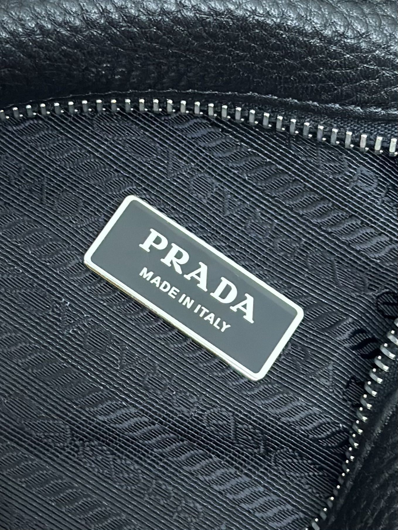 プラダ「Prada」 ディアスキン チェストバッグ