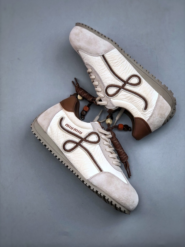 ミュウミュウ「Miu Miu」Prelude シリーズ ― ヴィンテージ×インダストリアル スタイル 多色ブレンドモデル