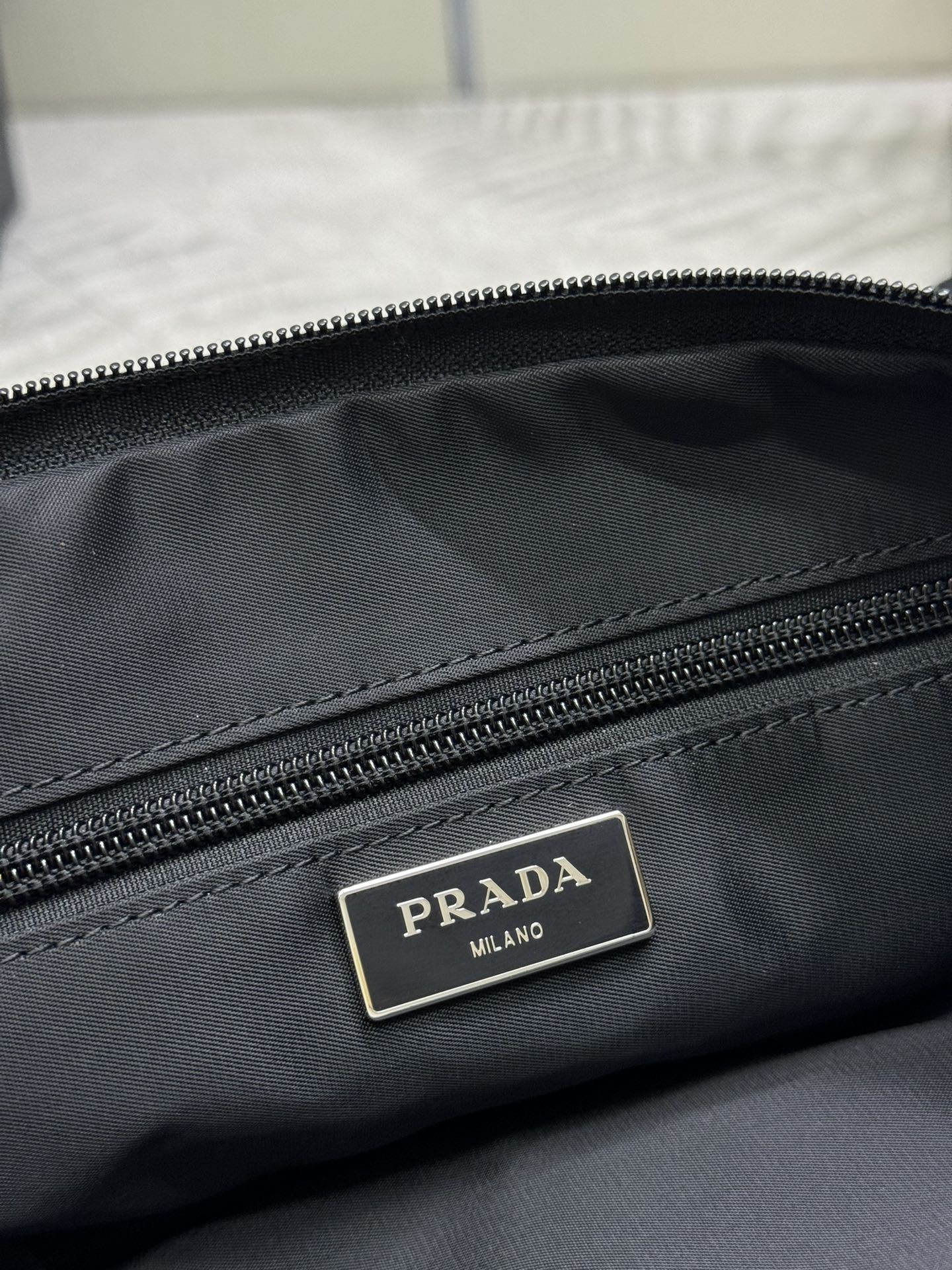 プラダ「Prada」テッスート ウェストバッグ