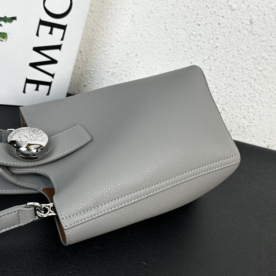 ロエベ「Loewe」FW レザー ハンドバッグ