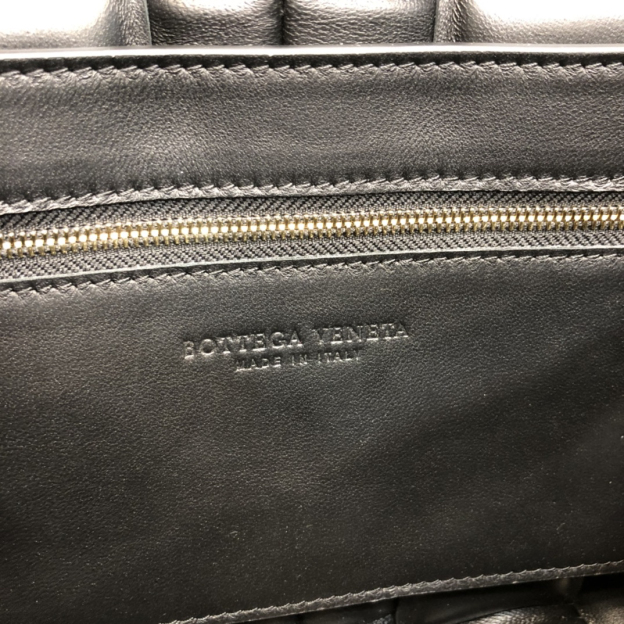 ボッテガ・ヴェネタ「Bottega Veneta」カセット クッションバッグ