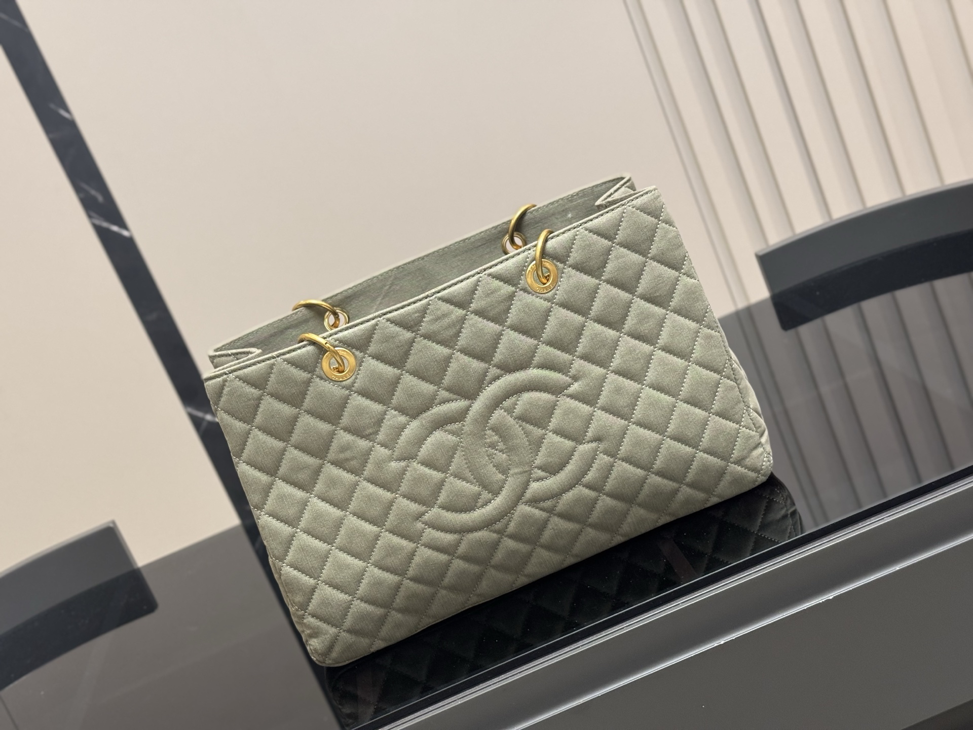 シャネル「Chanel」‌GST ラムスキン ショルダーバッグ