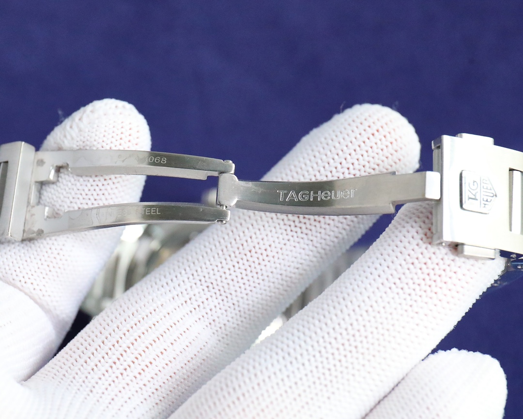 タグ・ホイヤー「TAG Heuer」 カレラ クロノグラフ カレンダー メンズウォッチ40MM