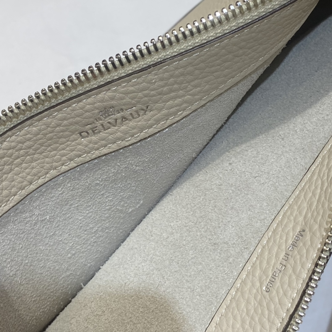 デルヴォー「Delvaux」ショルダーバッグ
