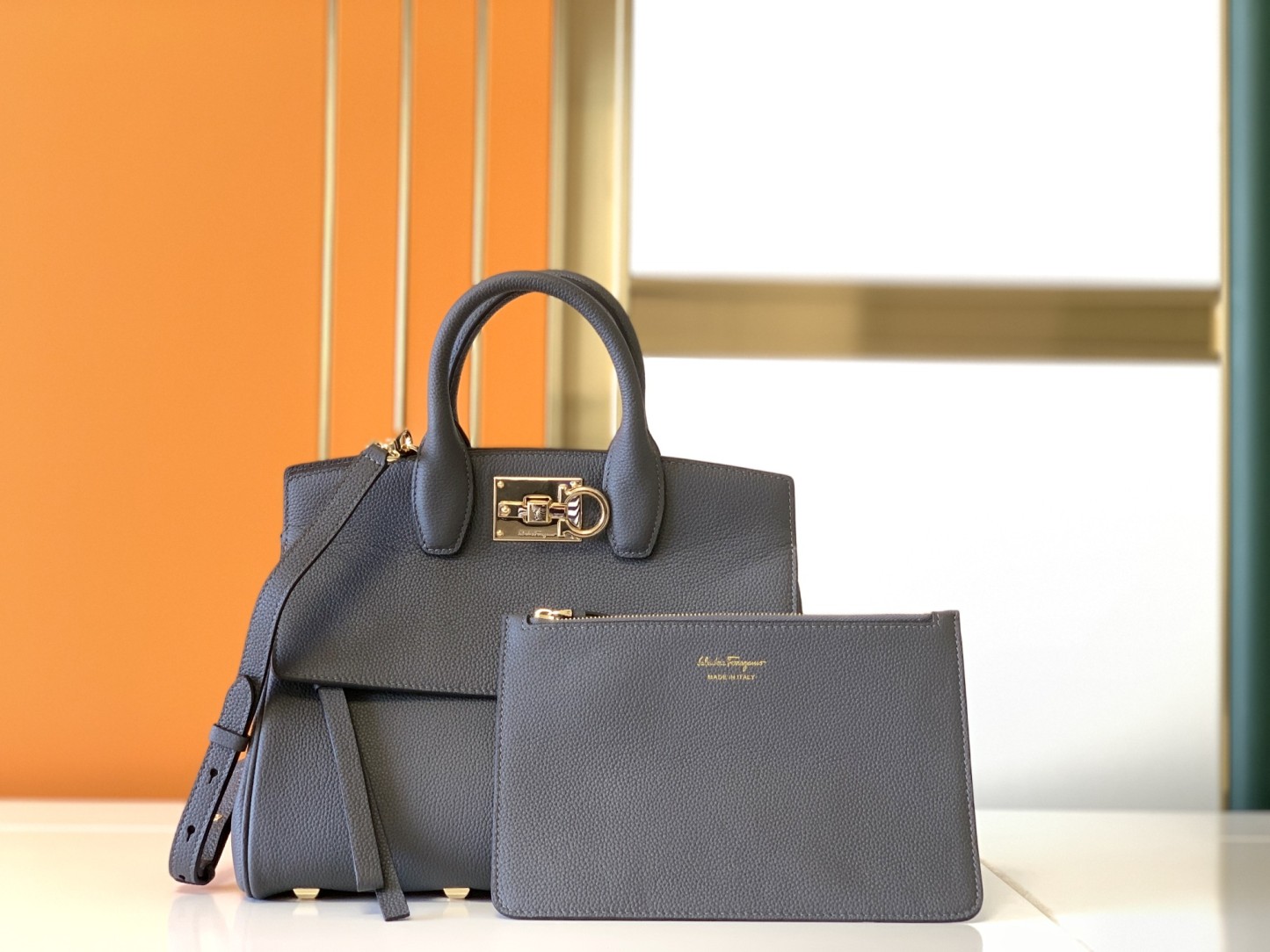 フェラガモ「Ferragamo」ラージトートバッグ