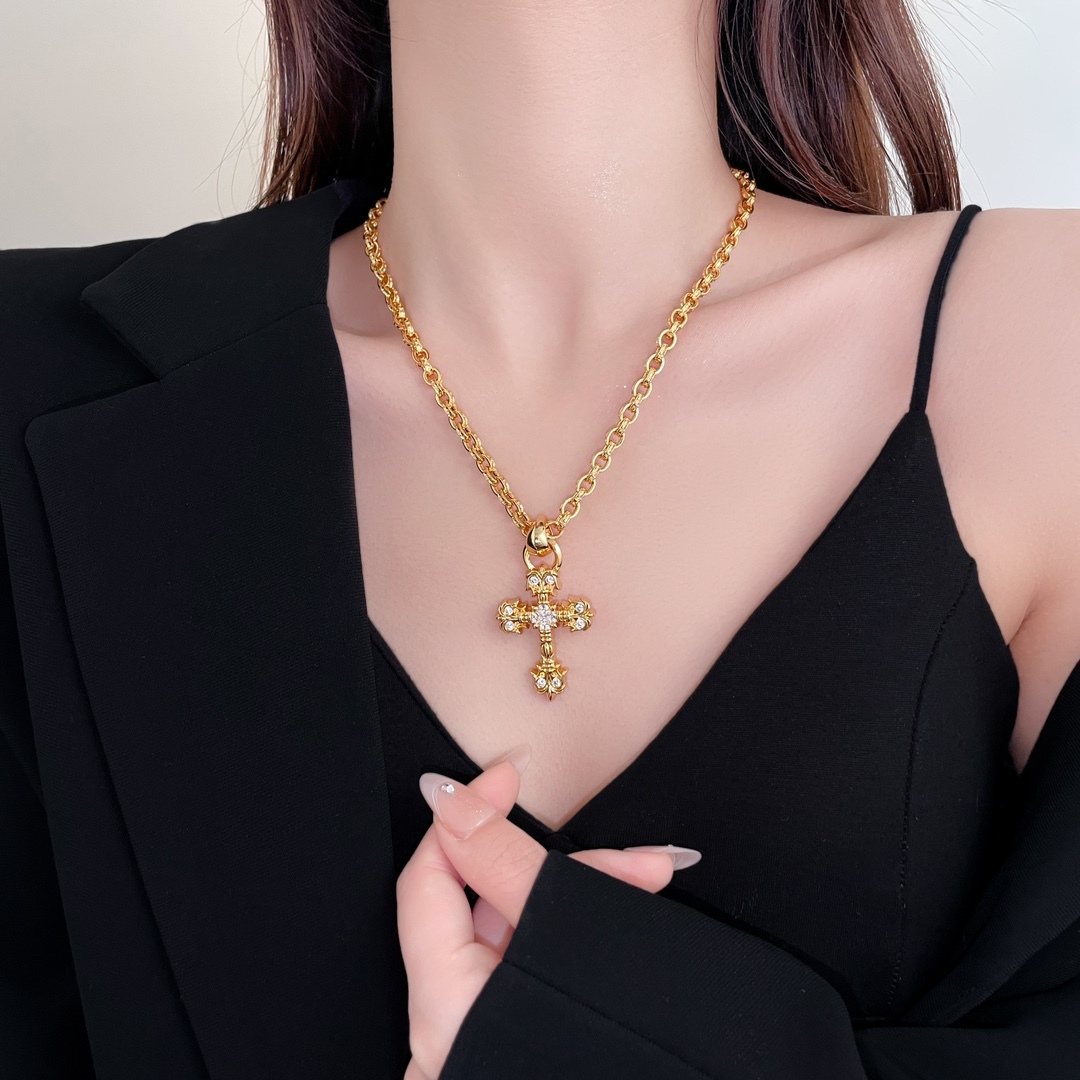 クロムハーツ「Chrome Hearts」のクラシックネックレス - 日常に上品なアクセントを添えるユニセックスモデル