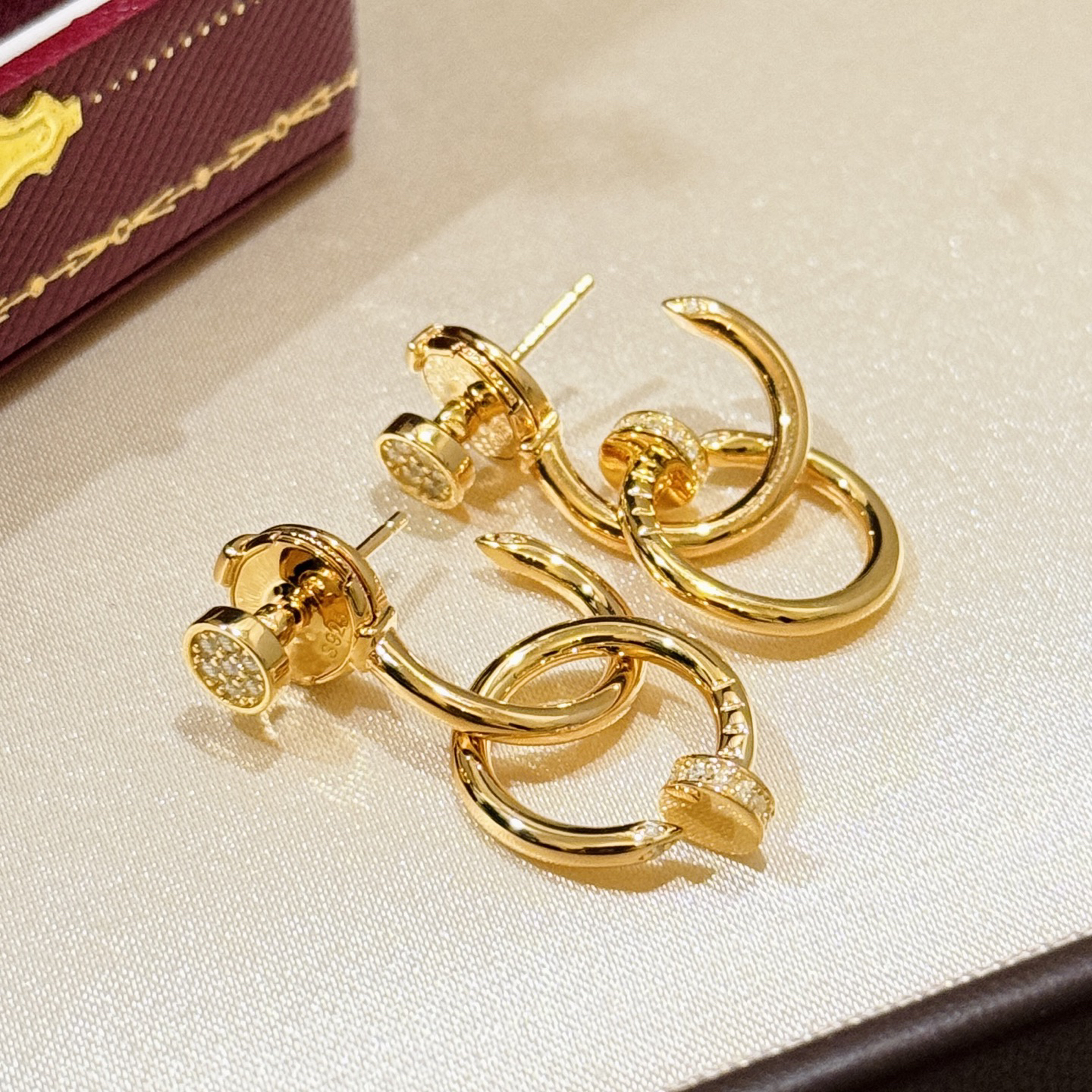 カルティエ「Cartier」ジュストゥ アン クルー ダイヤモンド イヤリング