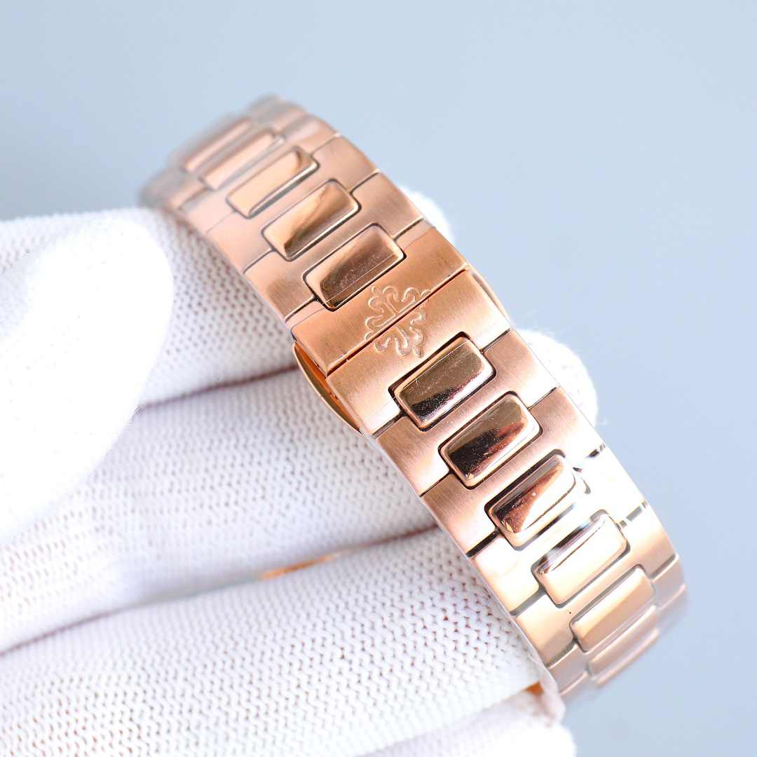 パテック・フィリップ「Patek Philippe」ノーチラス35.2mmレディースウォッチ