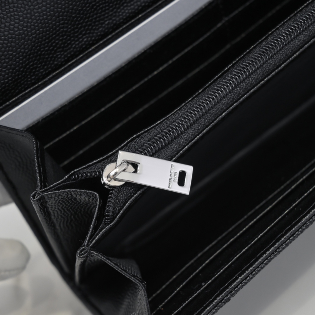 サンローラン「Saint Laurent」カサンドラ マトラッセ ラージ フラップウォレット