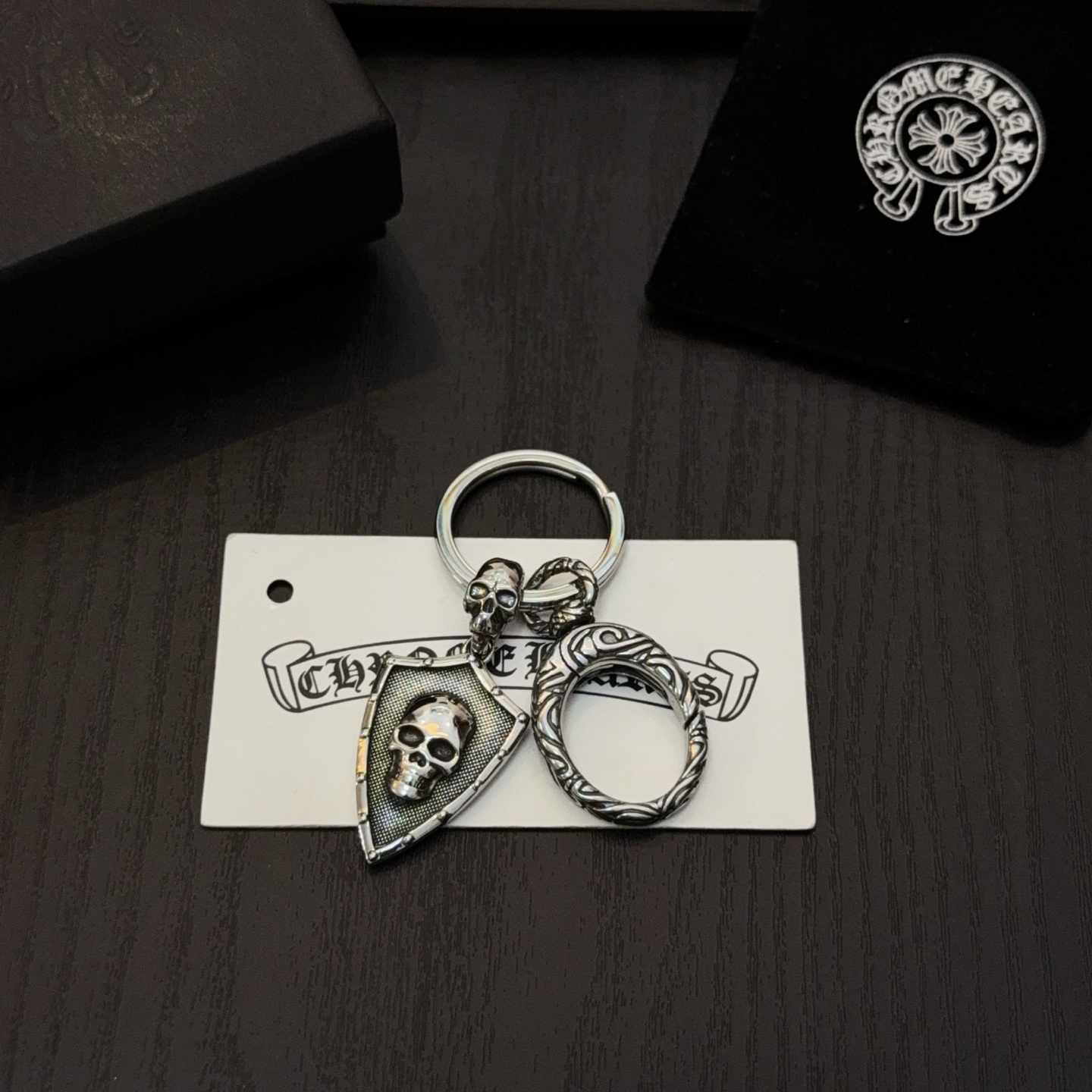 クロムハーツ「Chrome Hearts」クロスペンダントキーホルダー - 精巧なハンドメイド、アンティークシルバー彫刻、ヴィンテージパンクスタイル