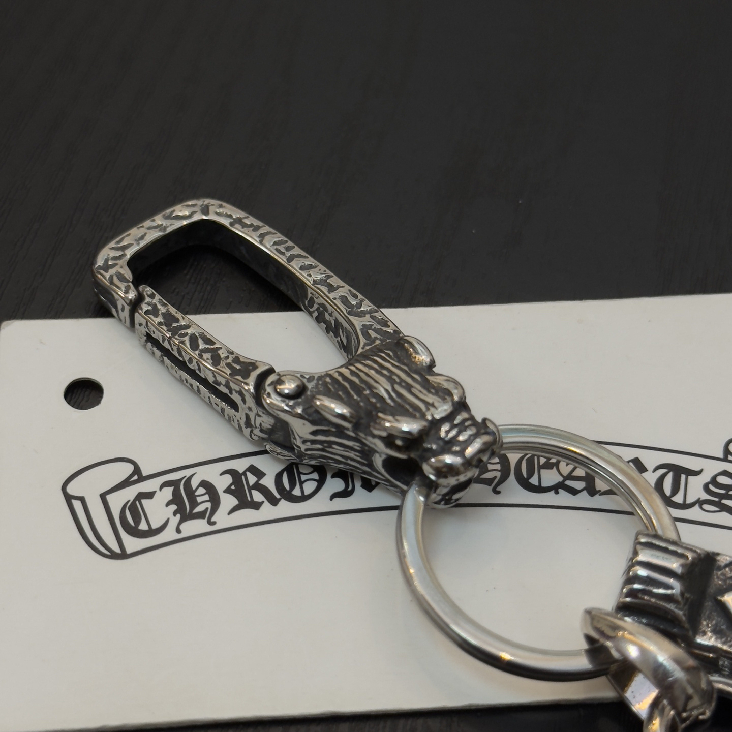 クロムハーツ「Chrome Hearts」クロスペンダントキーホルダー - 精巧なハンドメイド、アンティークシルバー彫刻、ヴィンテージパンクスタイル