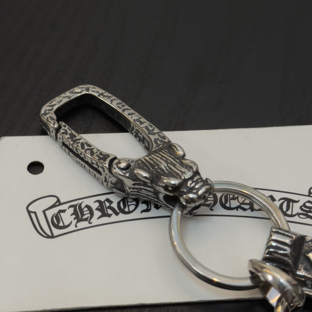 クロムハーツ「Chrome Hearts」クロスペンダントキーホルダー - 精巧なハンドメイド、アンティークシルバー彫刻、ヴィンテージパンクスタイル