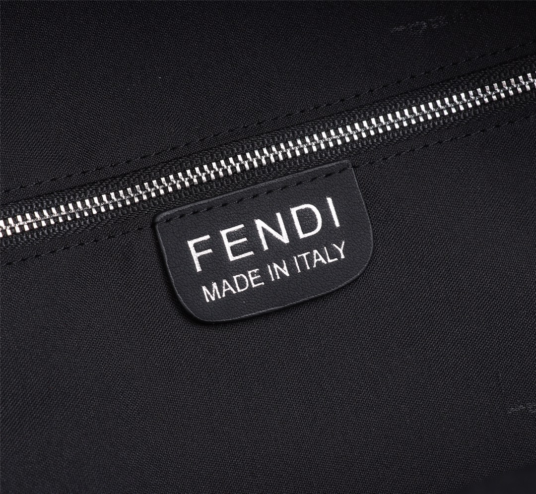 フェンディ「Fendi」 メンズ ラージバックパック