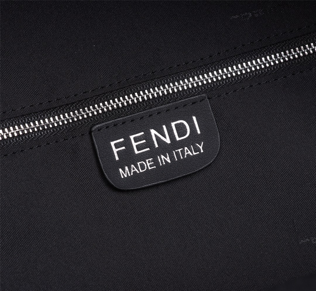 フェンディ「Fendi」 メンズ ラージバックパック