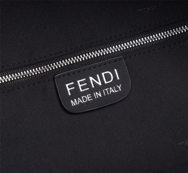 フェンディ「Fendi」 メンズ ラージバックパック