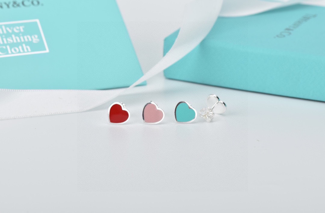 ティファニー「Tiffany & Co.」ハートエナメル アシンメトリーイヤリング