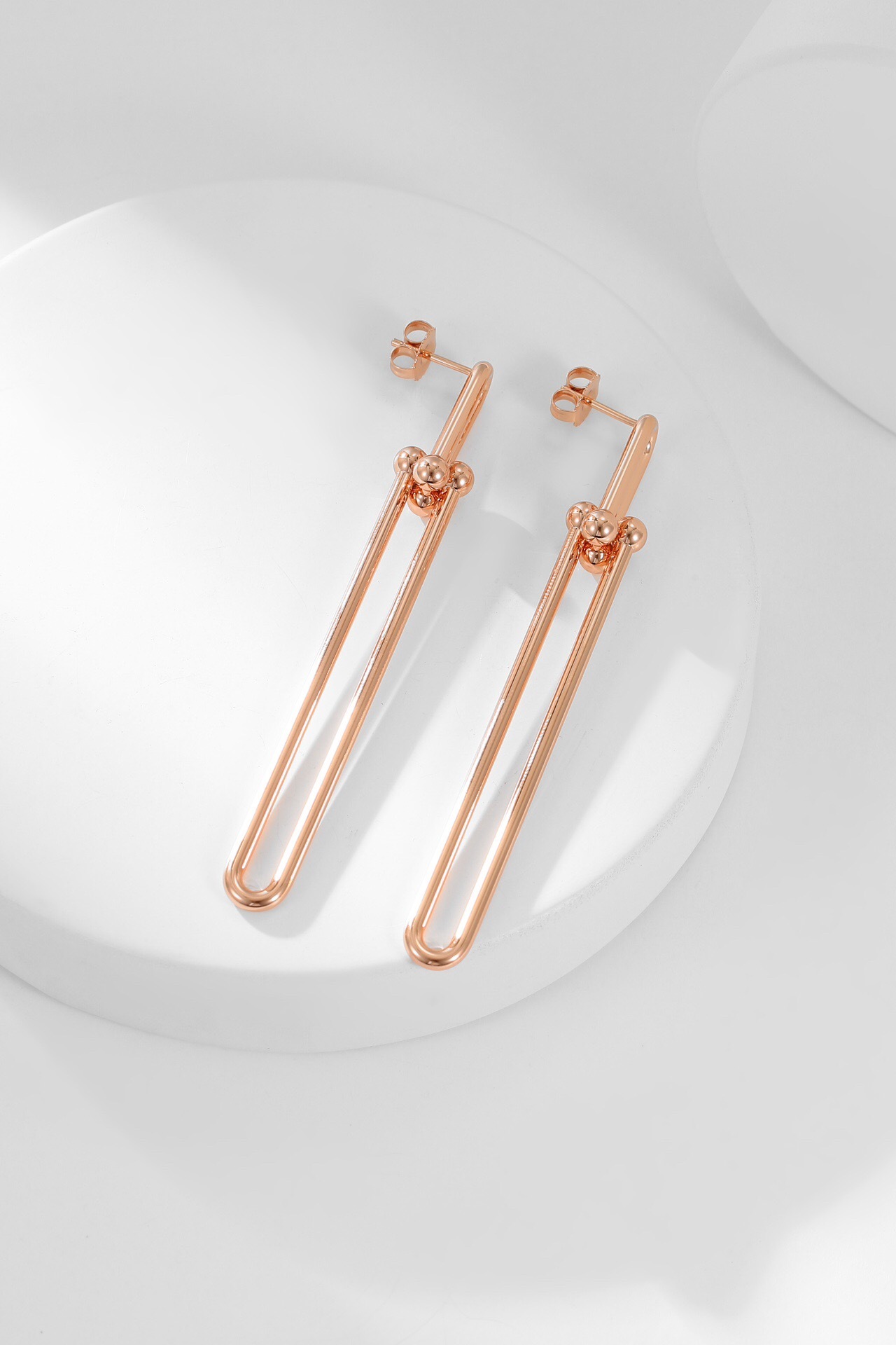 ティファニー「Tiffany & Co.」 HardWear シリーズ ロングスムースイヤリング