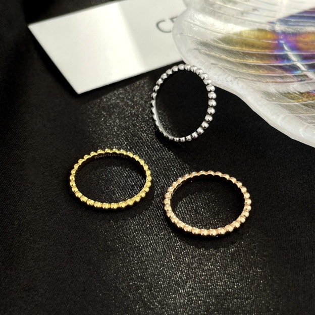 ヴァン クリーフ＆アーペル「Van Cleef & Arpels」Perlée™ pearls of gold リング