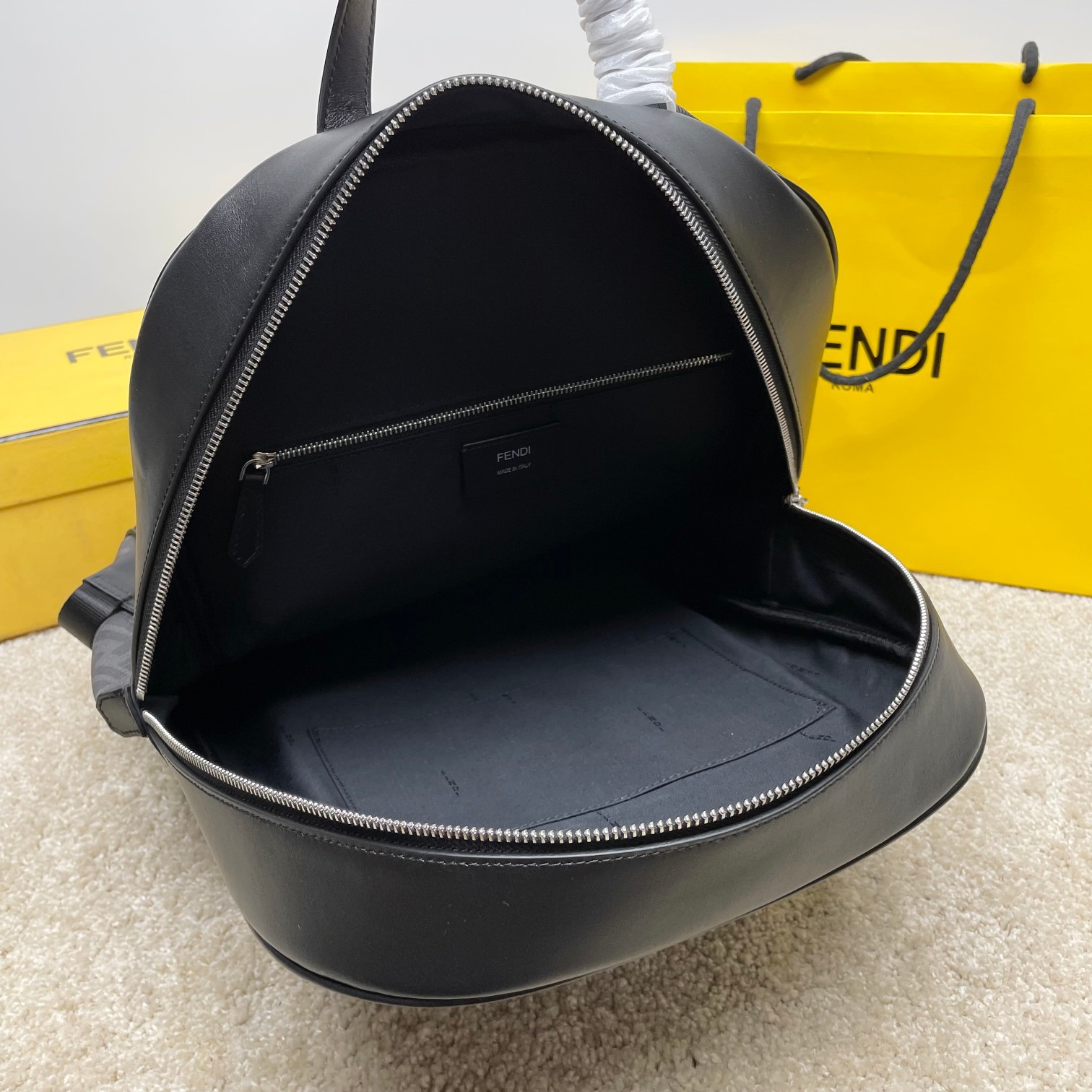 フェンディ「Fendi」ストライク メンズ バックパック