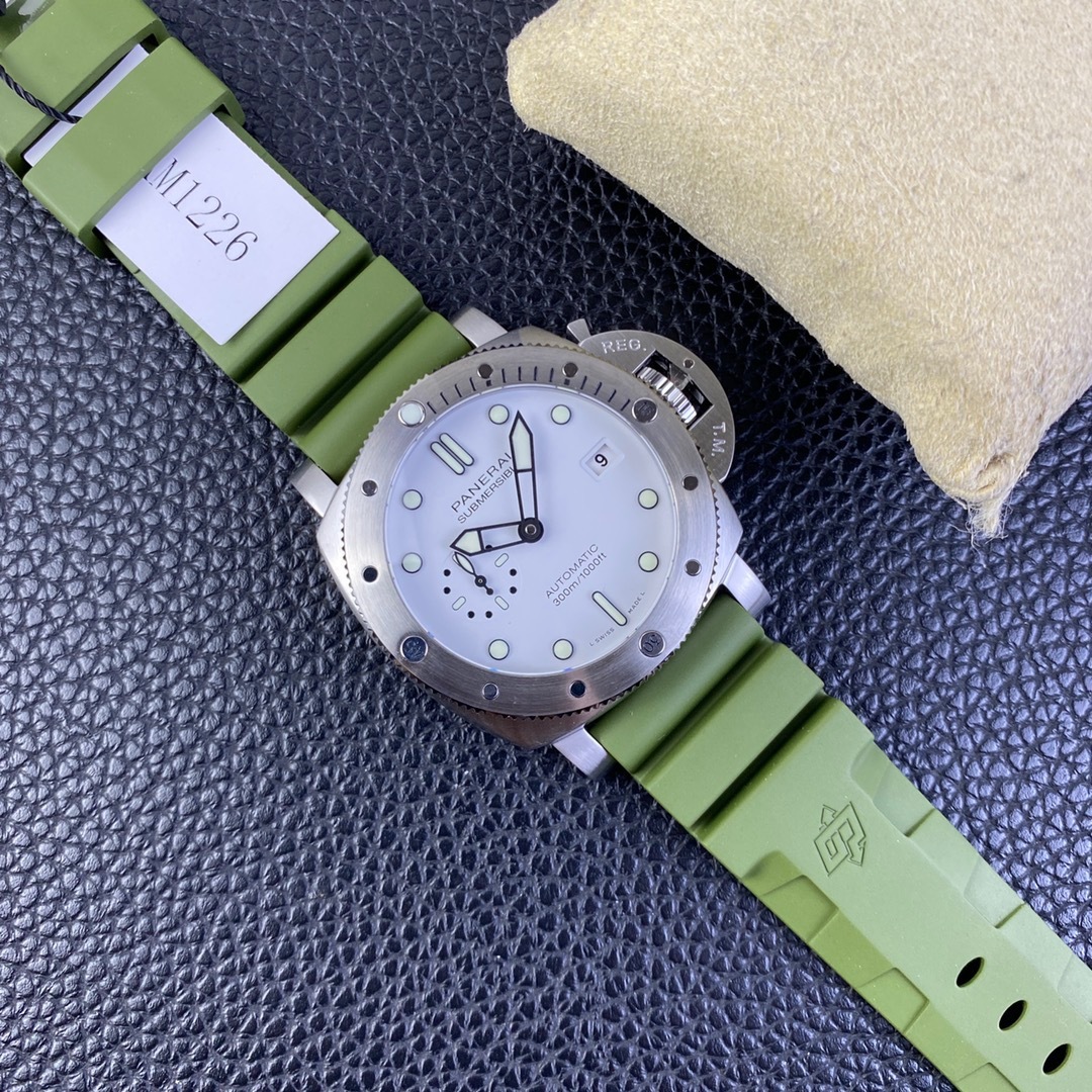 パネライ「Panerai」ルミノール マリーナ クロノグラフ ウォッチ 44mm