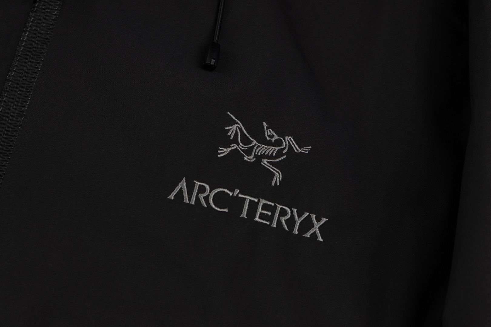 アークテリクス「ARC'TERYX」 ユニセックス フード付きスキーダウンパーカー