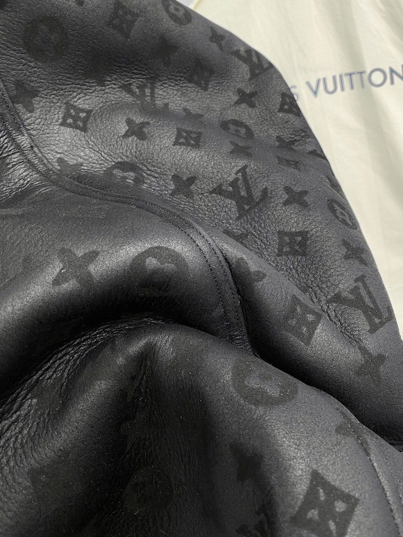 ルイ・ヴィトン「Louis Vuitton」 MONOGRAM エンボス加工 ジャケット アウタ