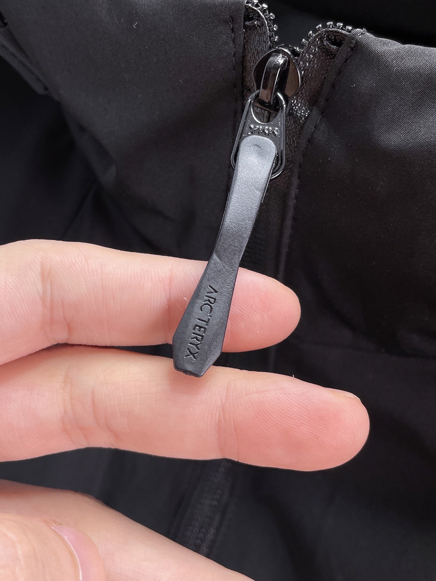 アークテリクス「ARC'TERYX」ロゴデザイン カラーブロック ダウンジャケット