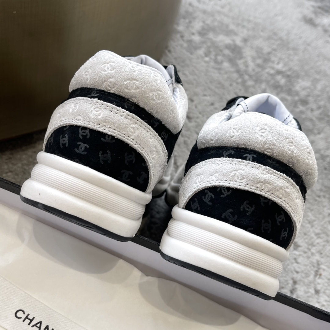 シャネル「Chanel」2022/23クルーズコレクション エンブロイダード スニーカー