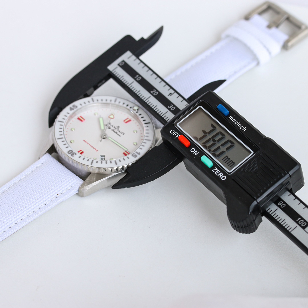 ブランパン「Blancpain」フィフティ・ファゾム バチスカーフセラミック 自動巻きダイバーズウォッチ40.3mm