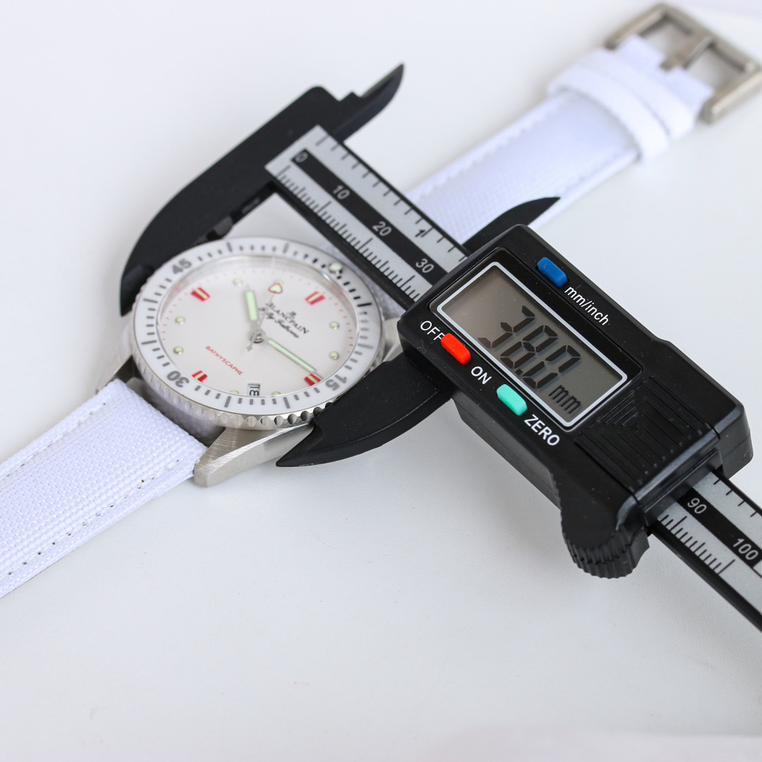 ブランパン「Blancpain」フィフティ・ファゾム バチスカーフセラミック 自動巻きダイバーズウォッチ40.3mm