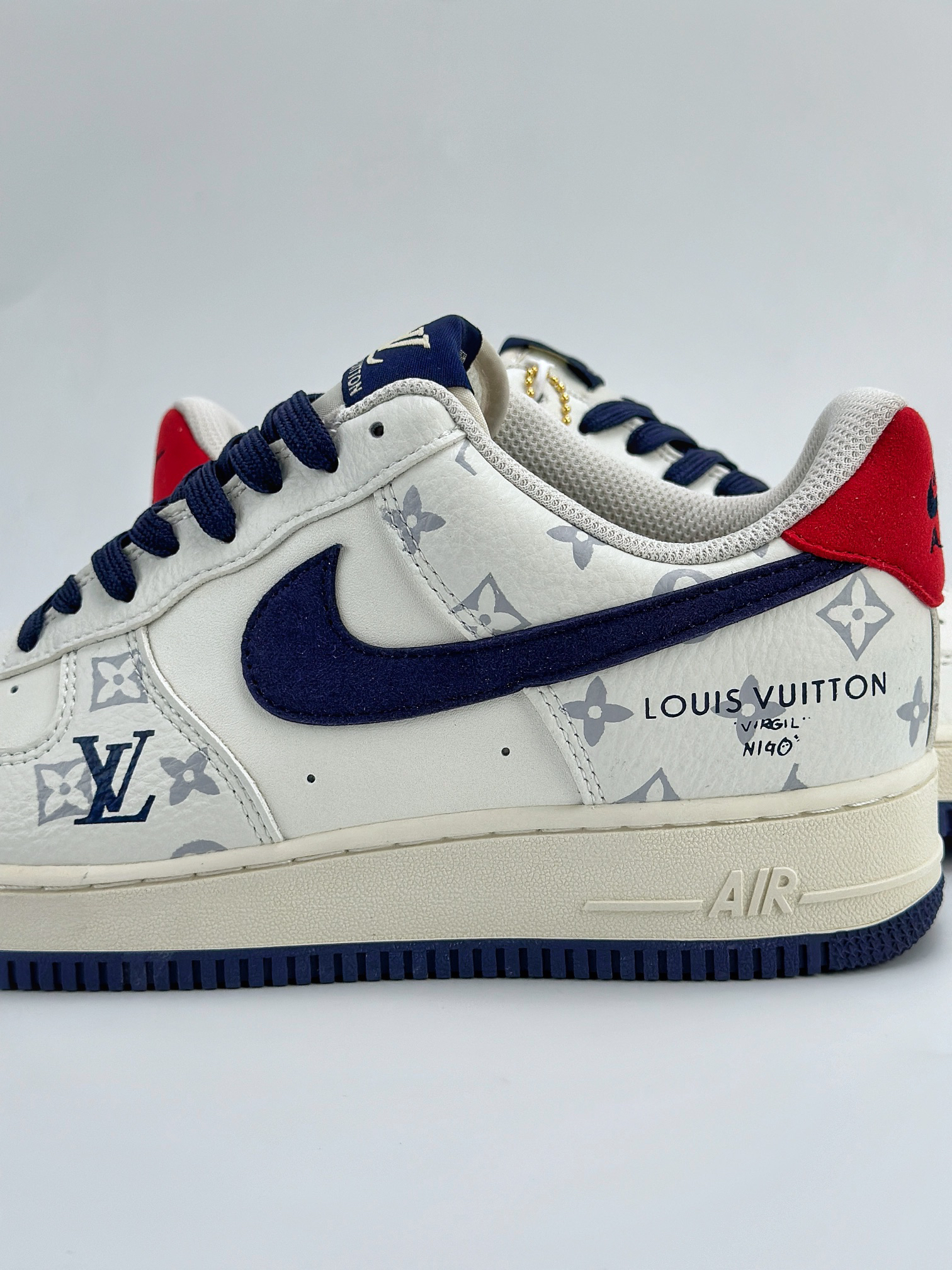 「コラボモデル」Louis Vuitton x Nike Air Force 1 Low スニーカー