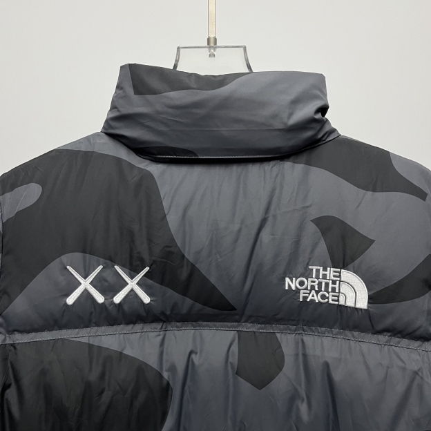 ザ・ノースフェイス XX KAWS 夢のコラボレーション ファッションフーディダウンジャケット 男女兼用