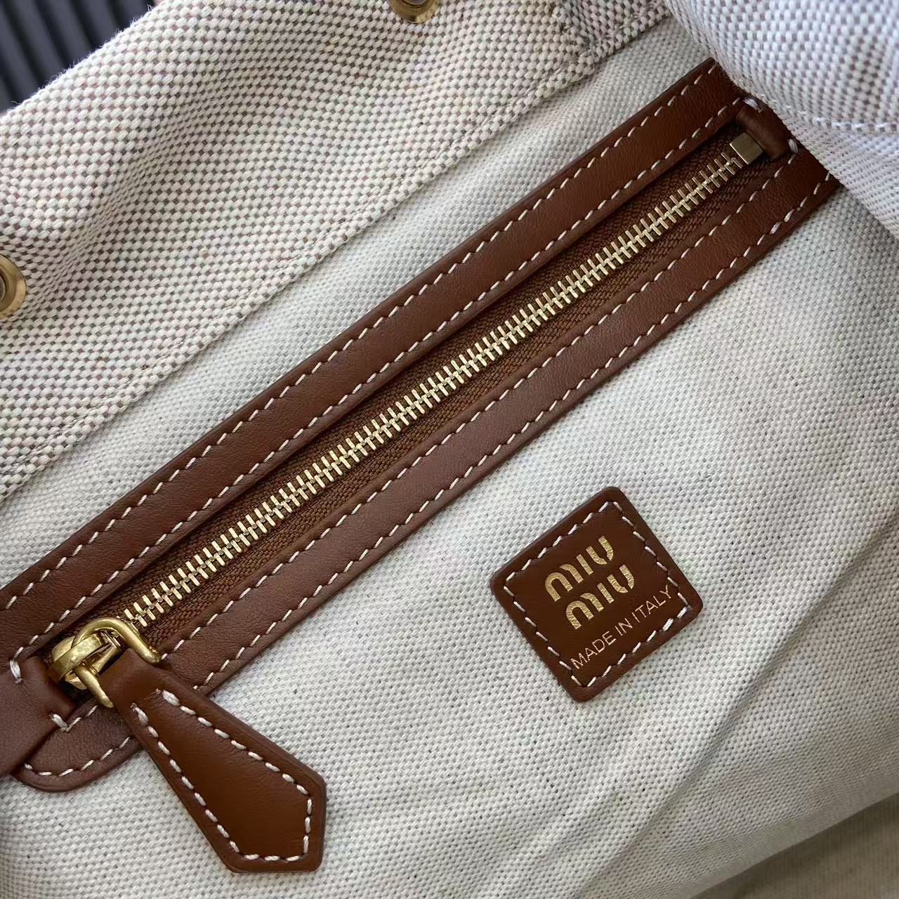 ミュウミュウ「Miu Miu」バックパック レザー＆キャンバス デュアルストラップ ショルダーバッグ