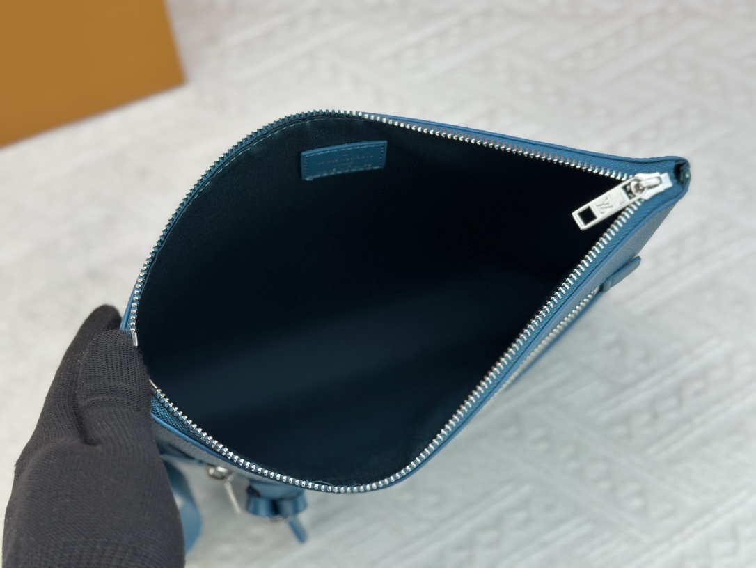 ルイ・ヴィトン「Louis Vuitton」エアログラム TAKEOFF ハンドポーチ