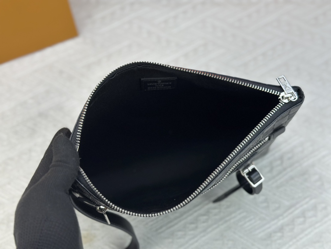 ルイ・ヴィトン「Louis Vuitton」エアログラム TAKEOFF ハンドポーチ