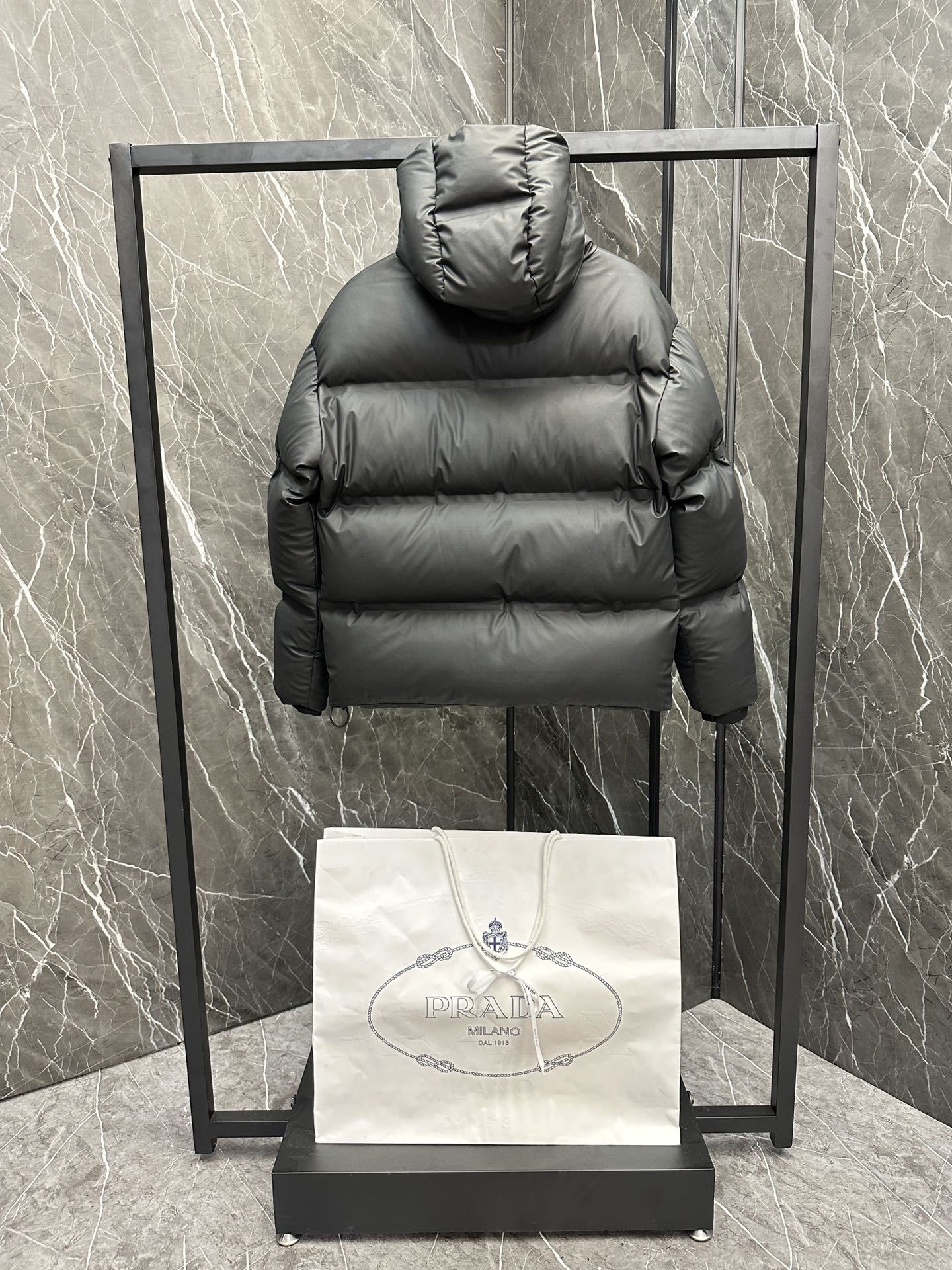 プラダ「Prada」冬物新作 超ふんわりメンズダウンジャケット