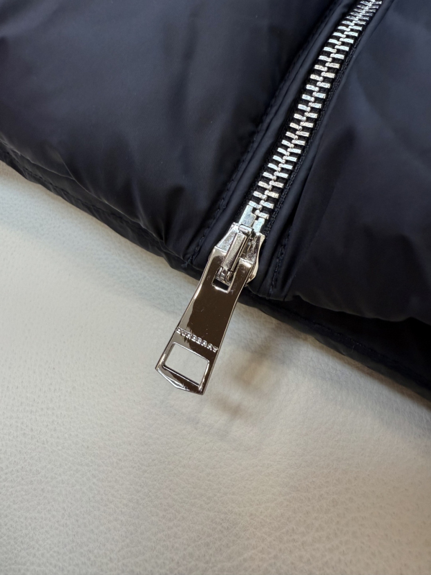 バーバリー「Burberry」秋冬レディースファー付き＆スリムフィットフード付きダウンジャケット