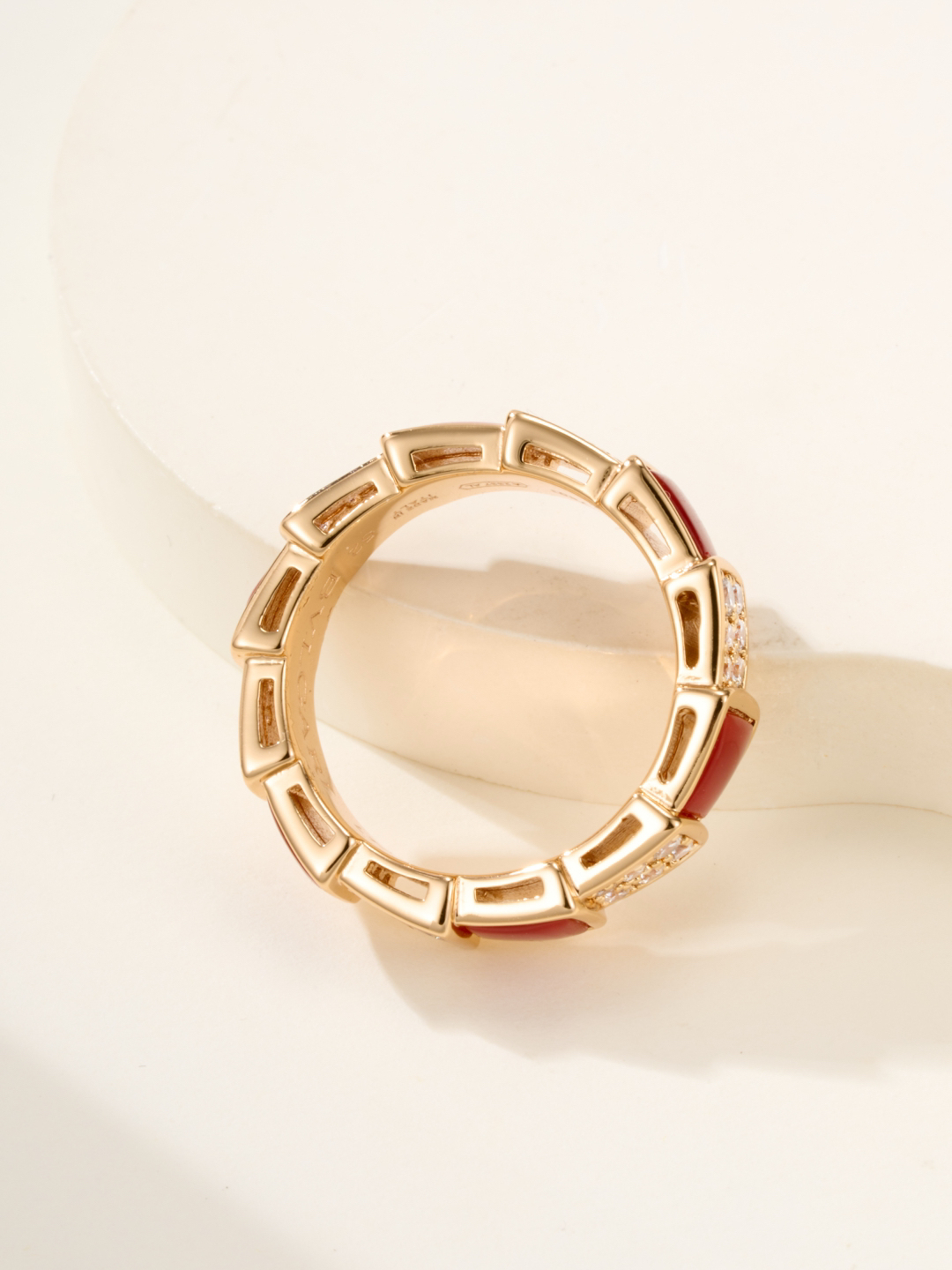 ブルガリ「Bvlgari」Gelati エレガントなリングコレクション