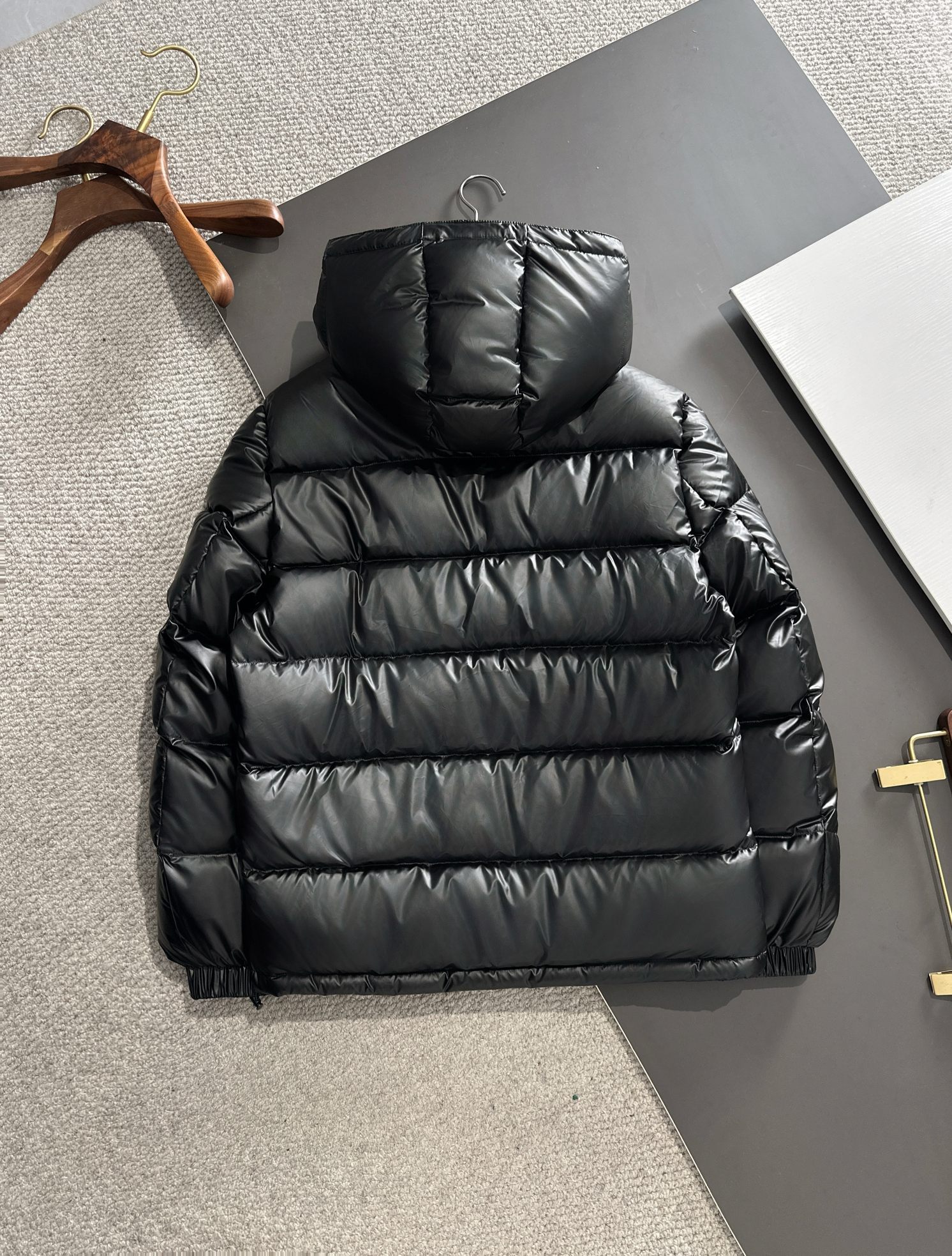 プラダ「Prada」人気爆発のファッション＆防寒ショートダウンジャケット