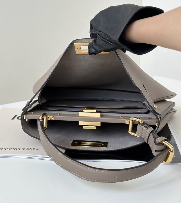フェンディ「Fendi」PEEKABOO ミディアム ハンドバッグ