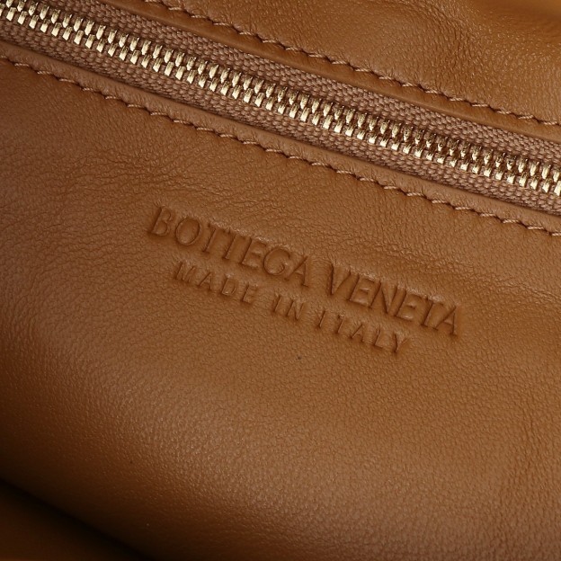 ボッテガ・ヴェネタ「Bottega Veneta」2025年 Hop ラージトートバッグ