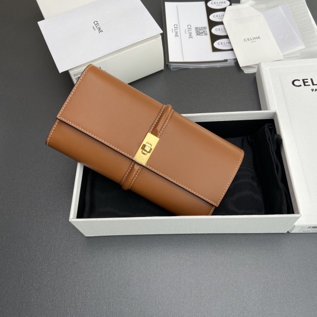 セリーヌ「Celine」TRIOMPHE16 光沢牛革財布