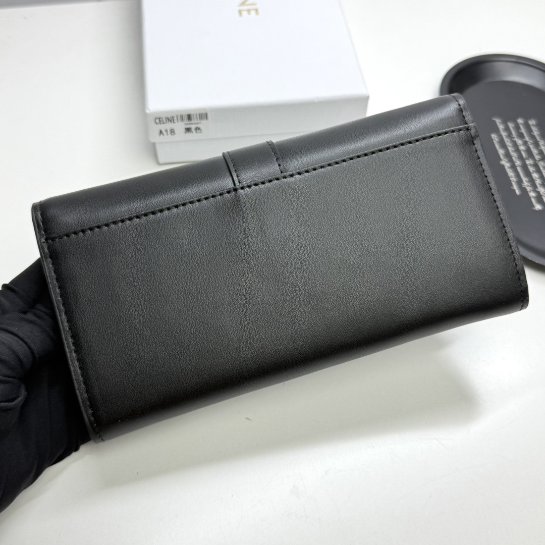 セリーヌ「Celine」ラージジップウォレット