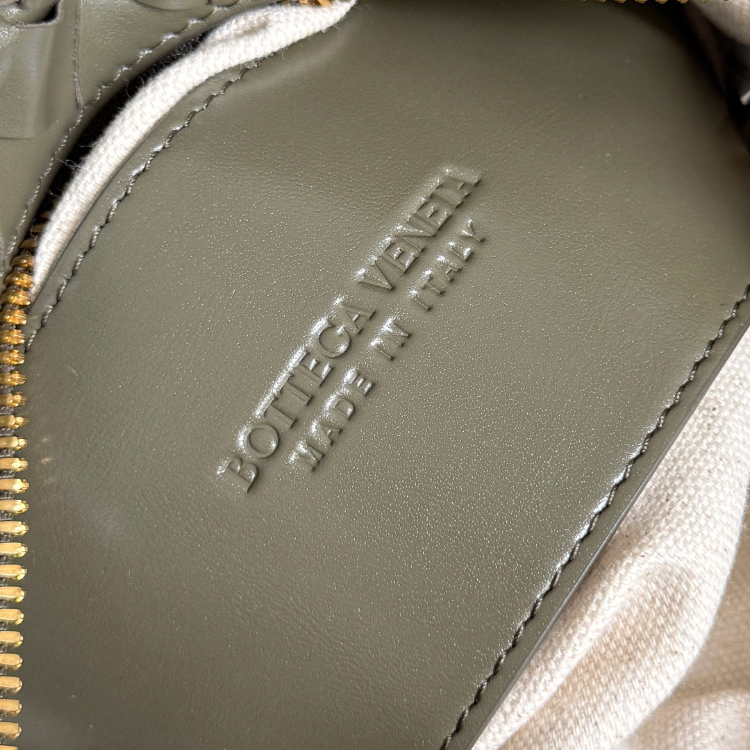 ボッテガ・ヴェネタ「Bottega Veneta」Loop ミニバッグ