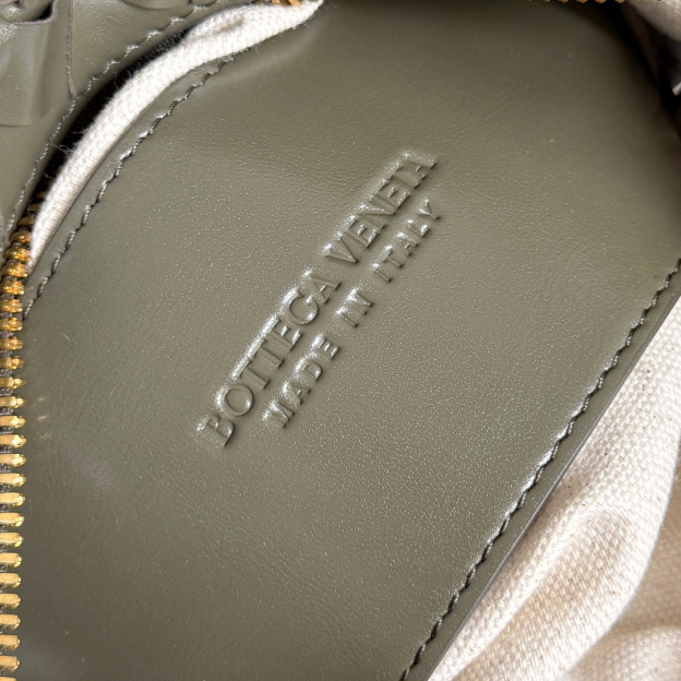 ボッテガ・ヴェネタ「Bottega Veneta」Loop ミニバッグ